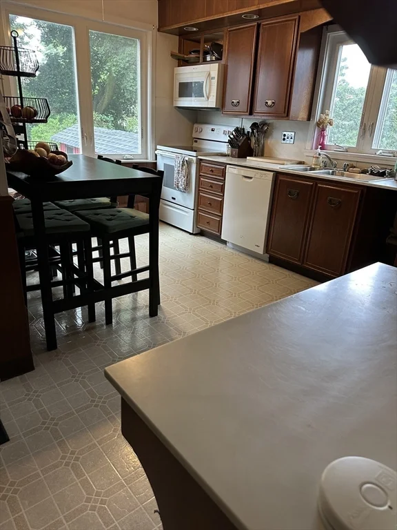 2 bed, 1 bath apartment for rent at 26 Emerson St Unit 1, Medford — photo 6 of 18