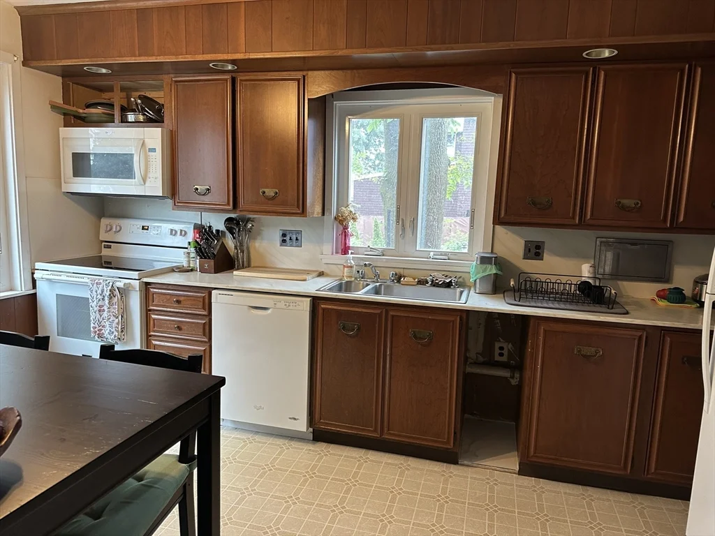2 bed, 1 bath apartment for rent at 26 Emerson St Unit 1, Medford — photo 5 of 18