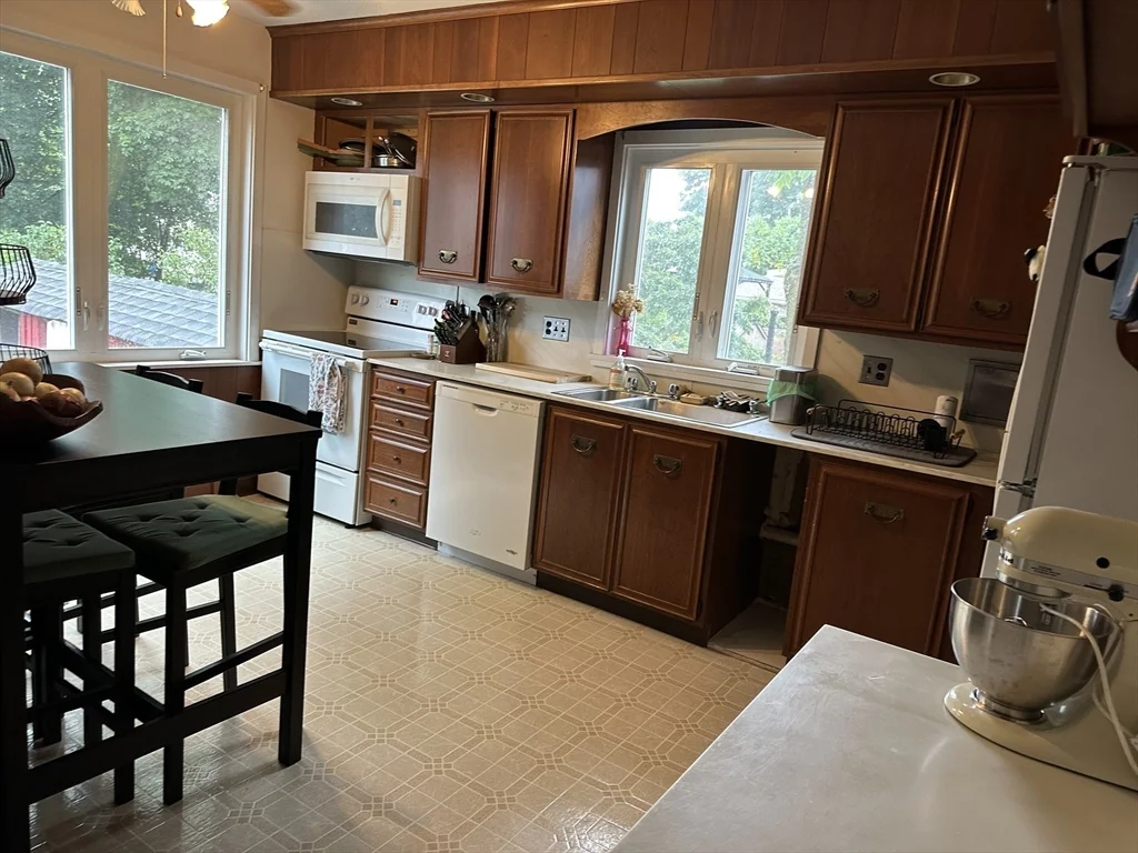 2 bed, 1 bath apartment for rent at 26 Emerson St Unit 1, Medford — photo 1 of 18