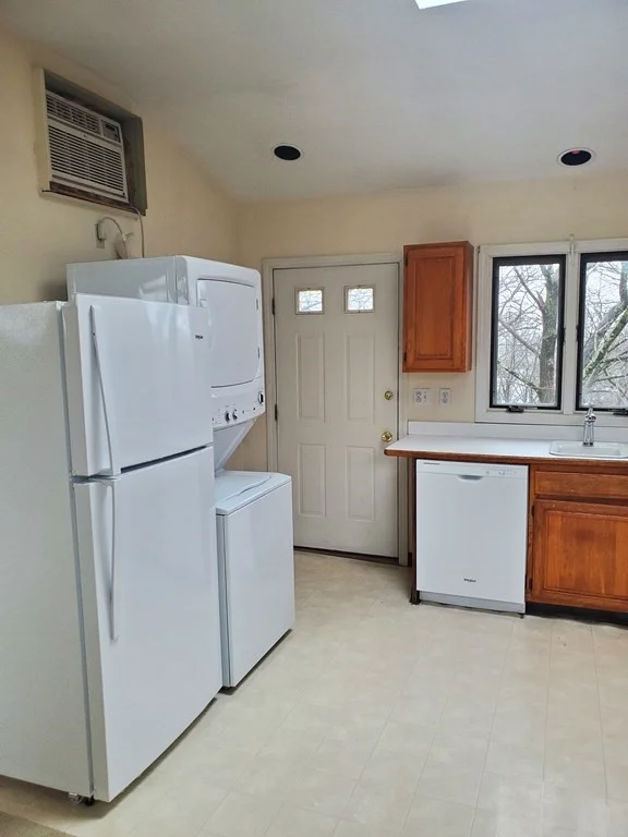 1 bed, 1 bath apartment for rent at 26 Fairview St Unit 3, Dedham — photo 2 of 6