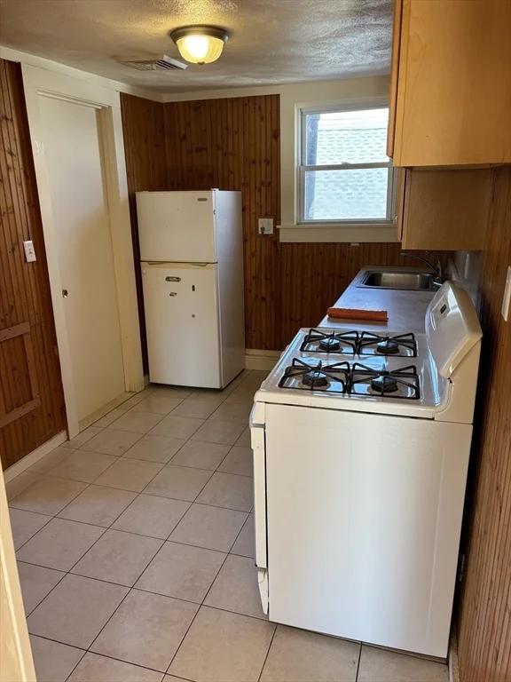 2 bed, 1 bath apartment for rent at 26 Fisher St Unit B, North Attleboro — photo 4 of 13