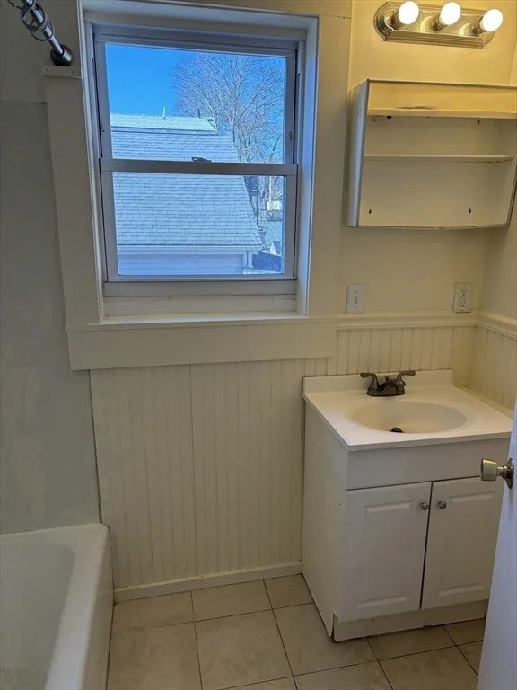 2 bed, 1 bath apartment for rent at 26 Fisher St Unit B, North Attleboro — photo 6 of 13