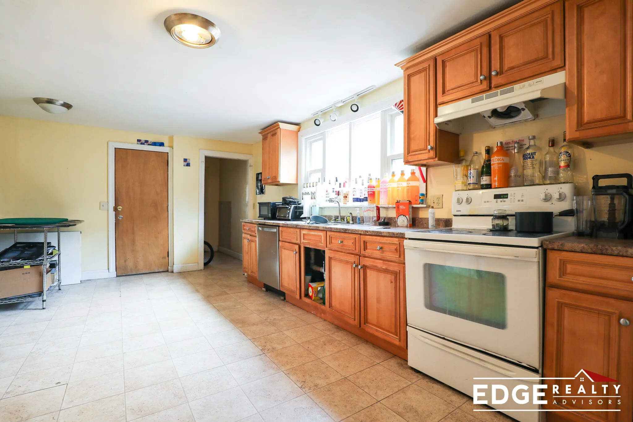 4 bed, 2 bath apartment for rent at 26 Greylock Rd Unit 2, Allston — photo 4 of 10