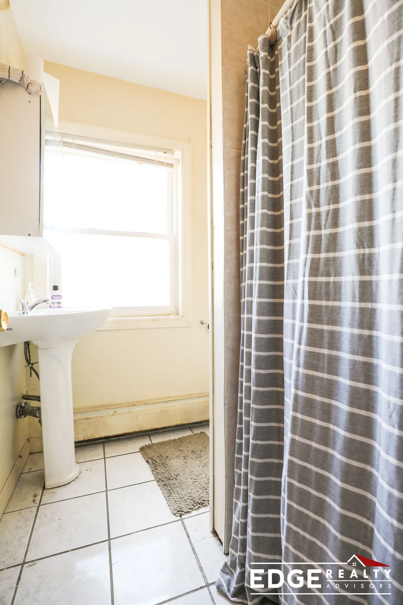 4 bed, 2 bath apartment for rent at 26 Greylock Rd Unit 2, Allston — photo 9 of 10