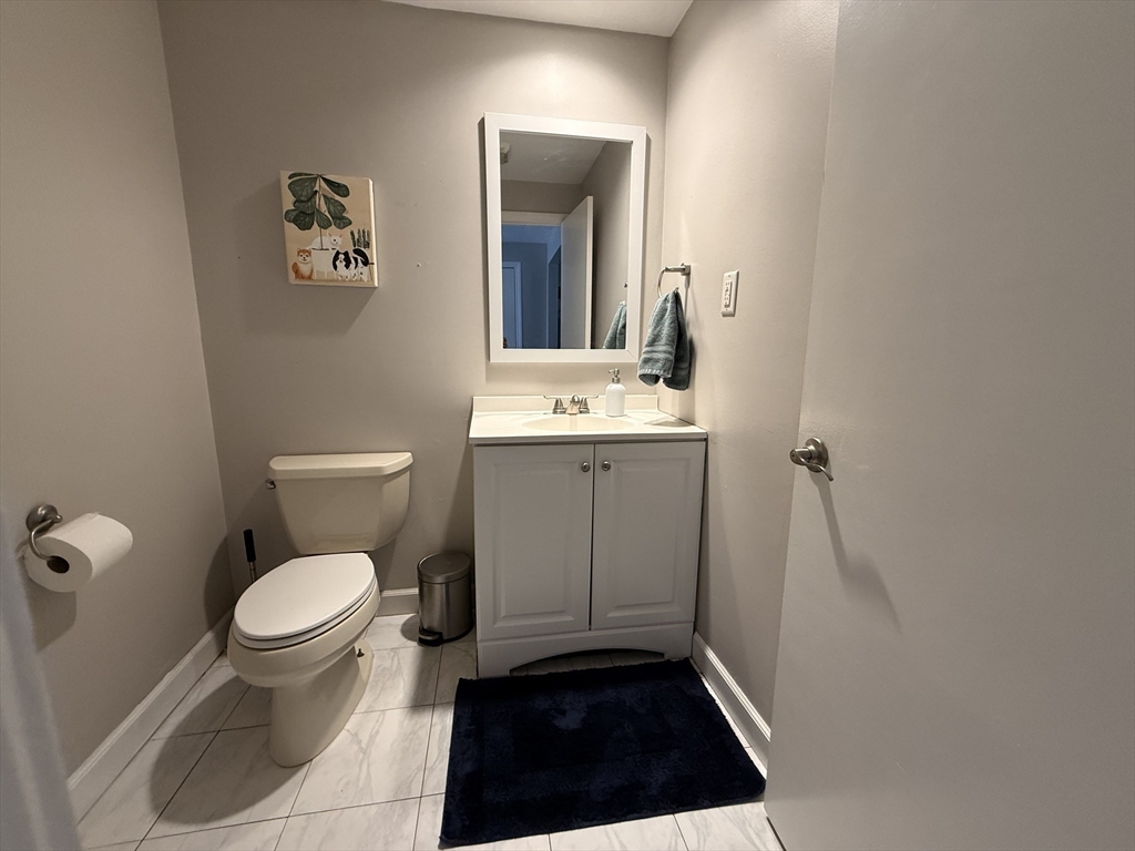 4 bed, 3 bath apartment for rent at 26 Hammond Pond Pkwy Unit 26, Brookline — photo 8 of 13