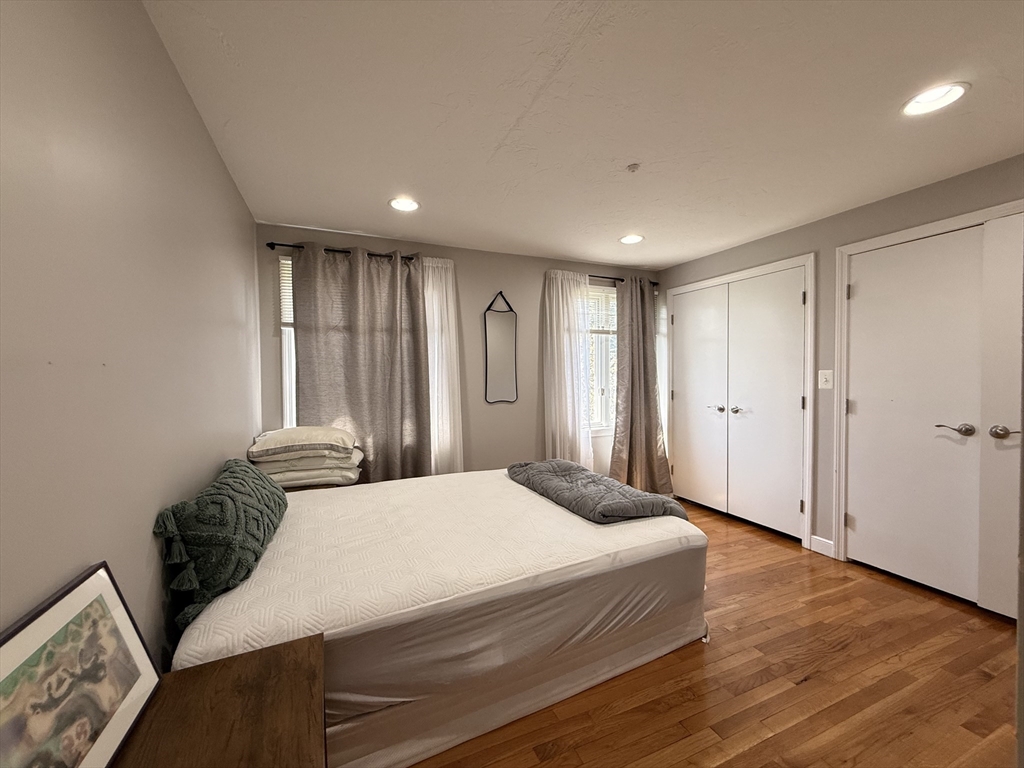 4 bed, 3 bath apartment for rent at 26 Hammond Pond Pkwy Unit 26, Brookline — photo 6 of 13