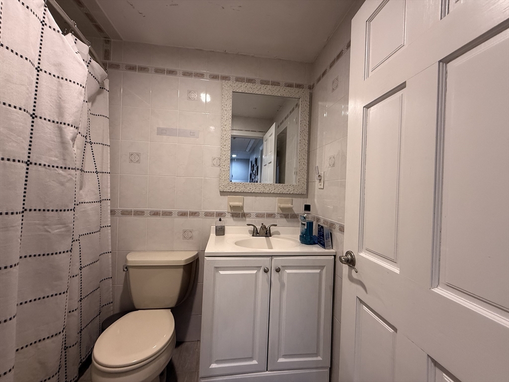 4 bed, 3 bath apartment for rent at 26 Hammond Pond Pkwy Unit 26, Brookline — photo 10 of 13