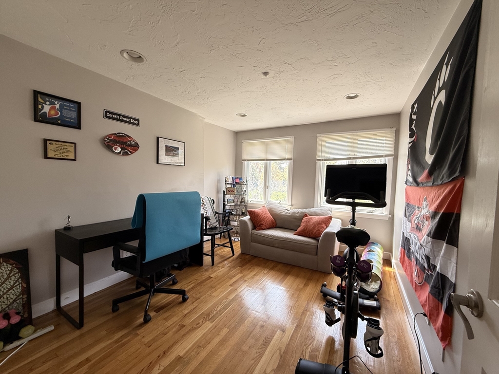 4 bed, 3 bath apartment for rent at 26 Hammond Pond Pkwy Unit 26, Brookline — photo 5 of 13