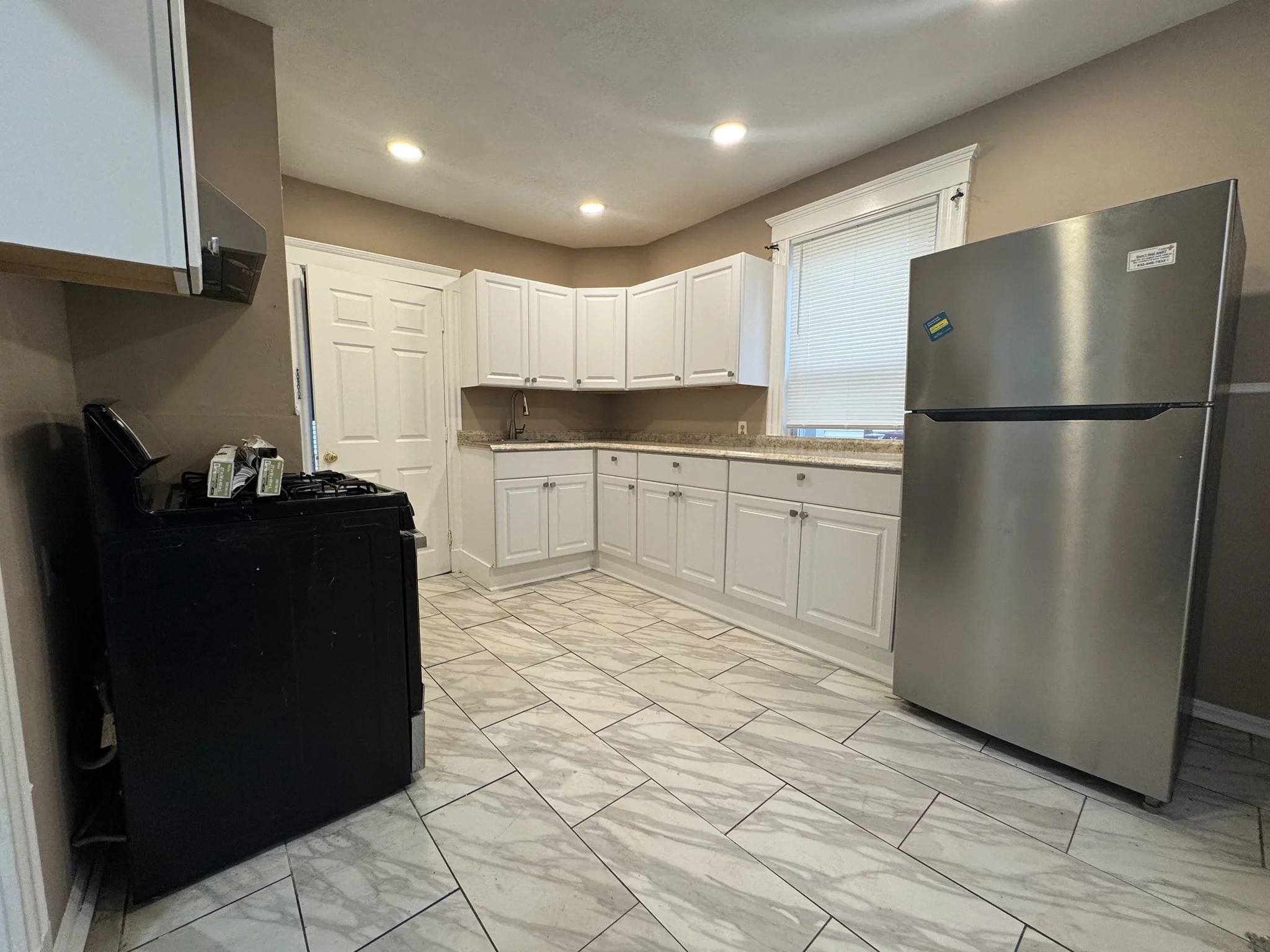 2 bed, 1 bath apartment for rent at 26 Hanover St Unit 1, Lynn