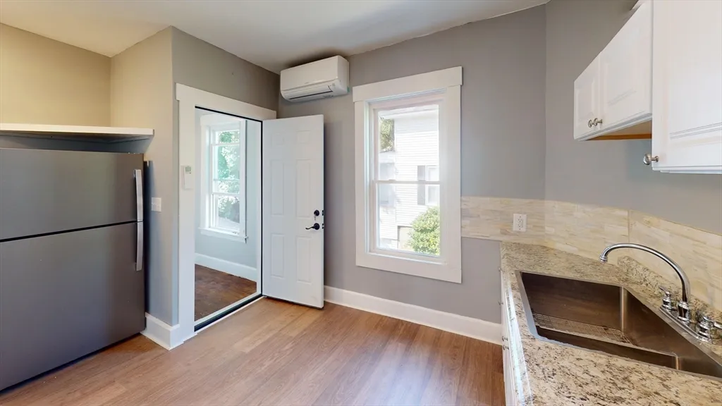 5 bed, 1 bath apartment for rent at 26 Hawes Unit 2, Fitchburg — photo 6 of 27