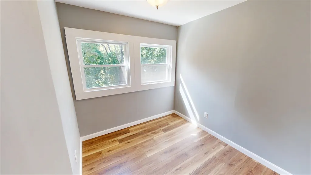 5 bed, 1 bath apartment for rent at 26 Hawes Unit 2, Fitchburg — photo 9 of 27