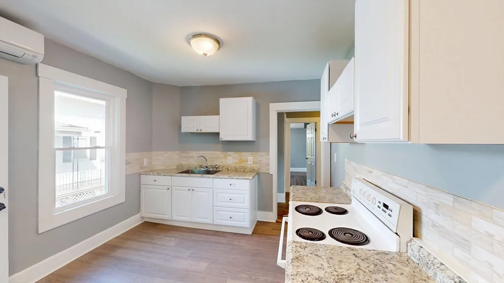 5 bed, 1 bath apartment for rent at 26 Hawes Unit 2, Fitchburg — photo 4 of 27