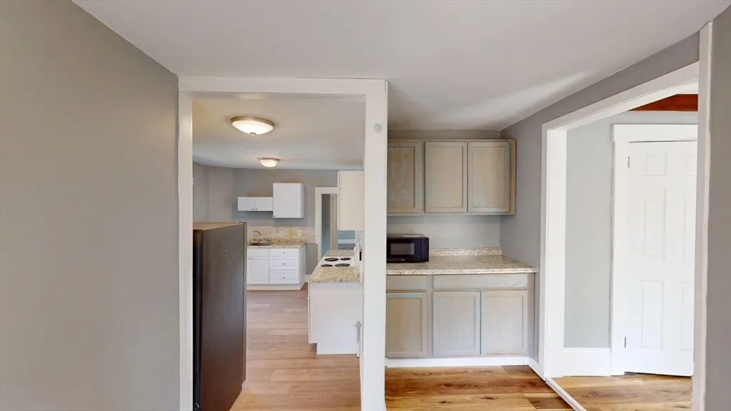5 bed, 1 bath apartment for rent at 26 Hawes Unit 2, Fitchburg — photo 8 of 27