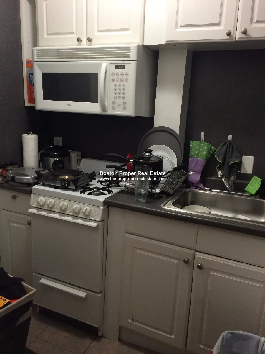 Studio bed, 1 bath apartment for rent at 26 Hemenway St Unit 1, Fenway — photo 2 of 7
