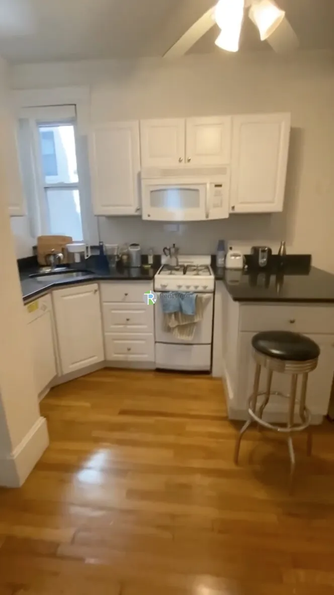 3 bed, 1 bath apartment for rent at 26 Hemenway St Unit 16, Fenway — photo 14 of 16