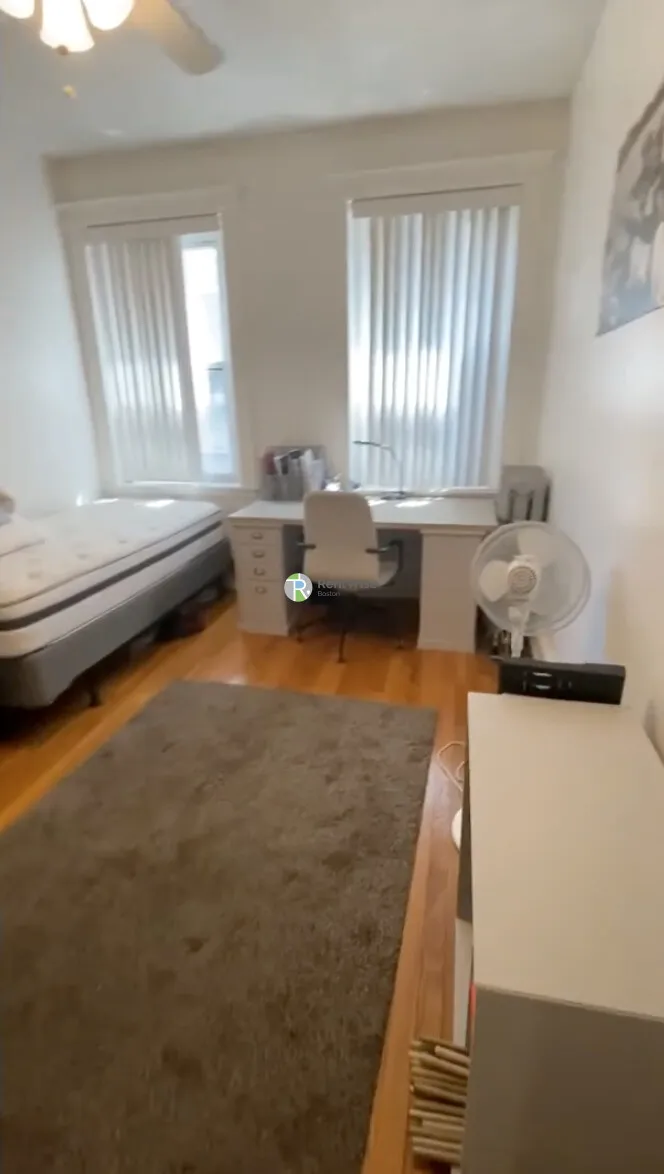 3 bed, 1 bath apartment for rent at 26 Hemenway St Unit 16, Fenway — photo 12 of 16