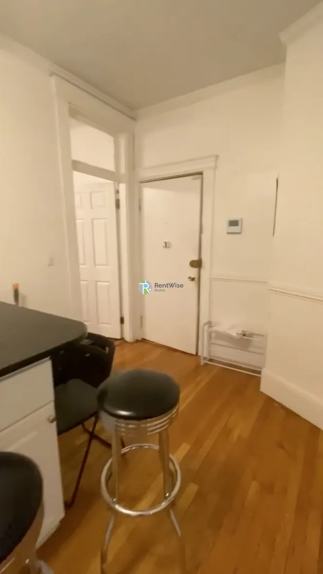 3 bed, 1 bath apartment for rent at 26 Hemenway St Unit 16, Fenway — photo 15 of 16