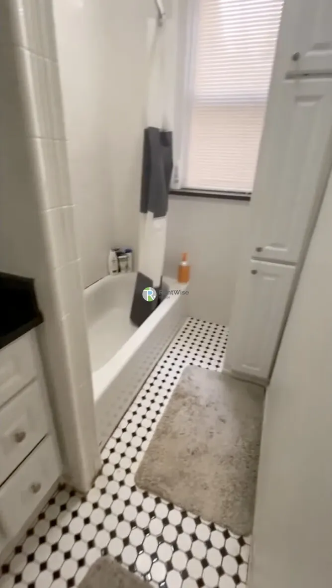 3 bed, 1 bath apartment for rent at 26 Hemenway St Unit 16, Fenway — photo 7 of 16