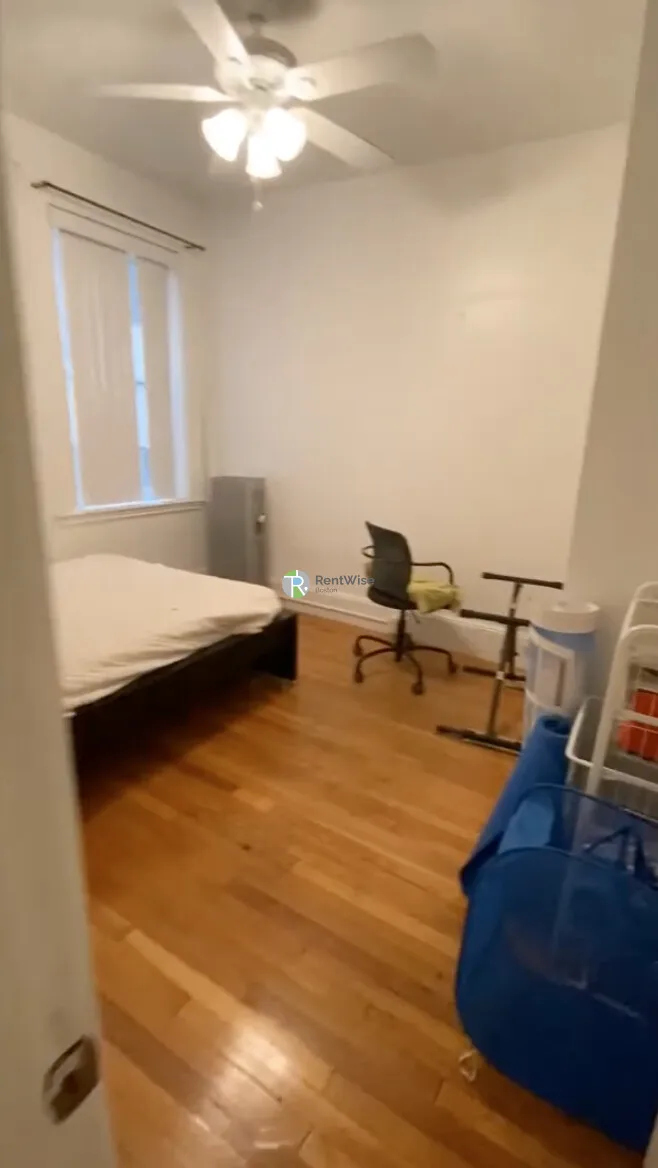 3 bed, 1 bath apartment for rent at 26 Hemenway St Unit 16, Fenway — photo 2 of 16