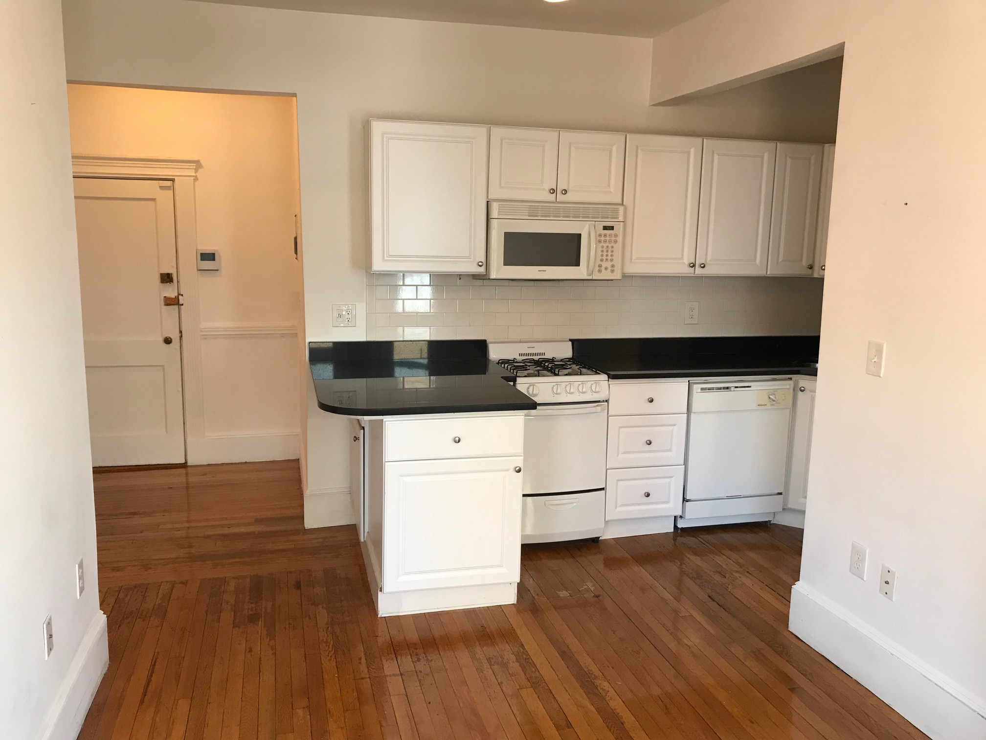 1 bed, 1 bath apartment for rent at 26 Hemenway St Unit 37, Fenway — photo 4 of 11