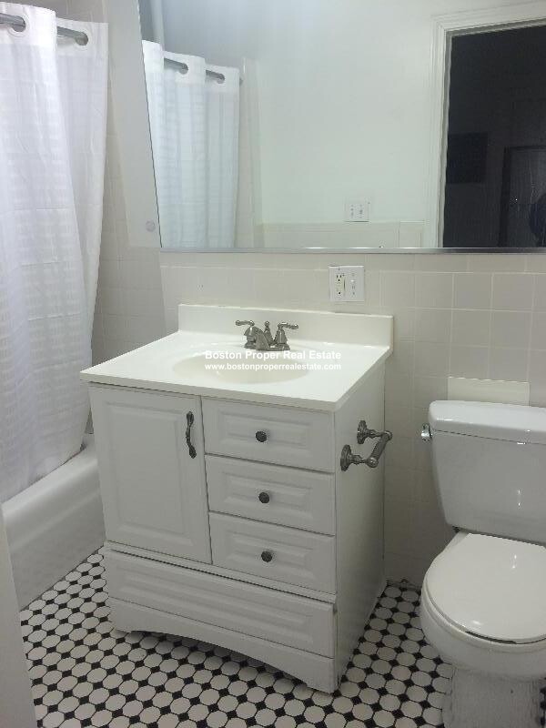 Studio bed, 1 bath apartment for rent at 26 Hemenway St Unit 4, Fenway — photo 3 of 8