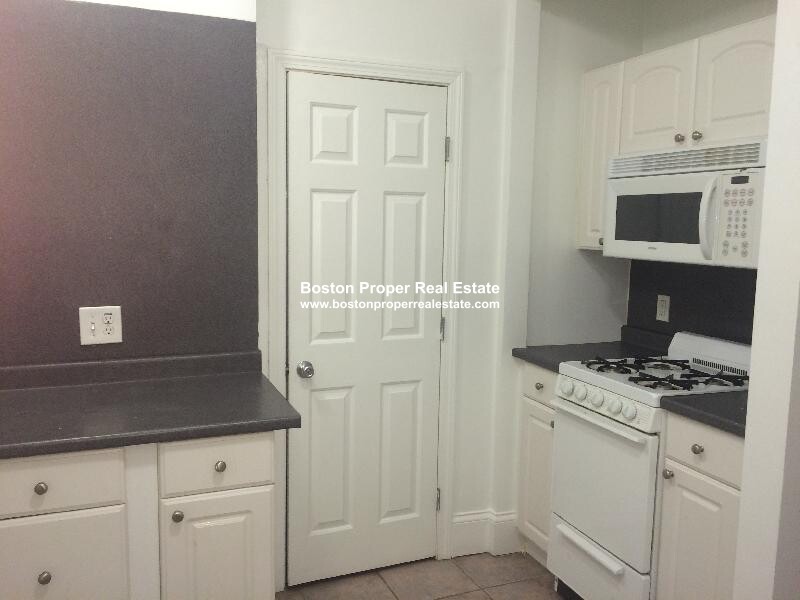 Studio bed, 1 bath apartment for rent at 26 Hemenway St Unit 4, Fenway — photo 1 of 8
