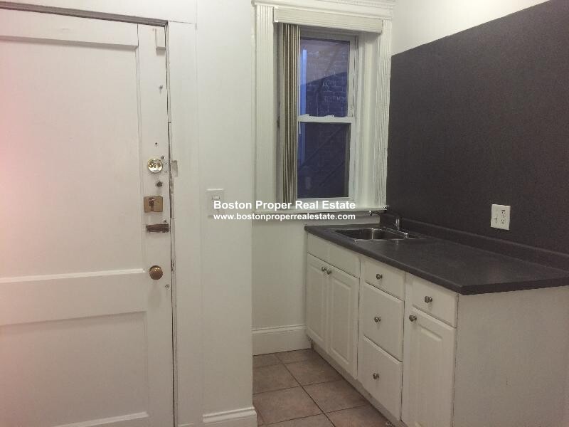 Studio bed, 1 bath apartment for rent at 26 Hemenway St Unit 4, Fenway — photo 5 of 8