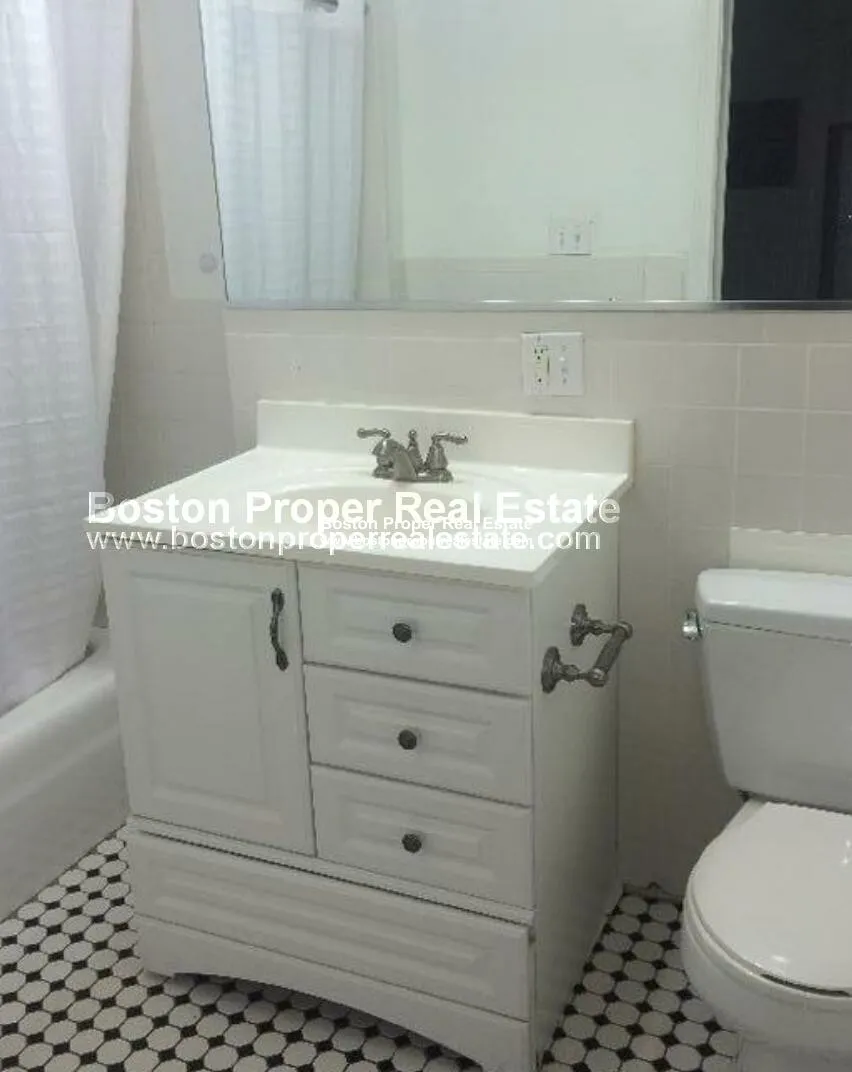 2 bed, 1 bath apartment for rent at 26 Hemenway St Unit 7, Fenway — photo 3 of 12