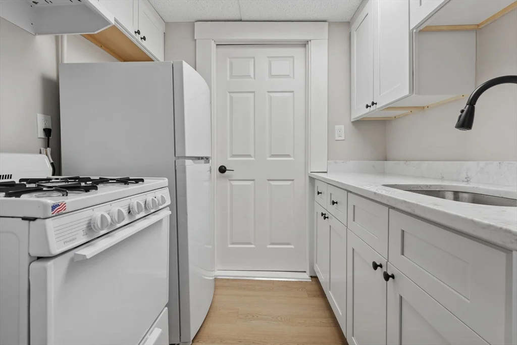1 bed, 1 bath apartment for rent at 26 High St Unit 1R, Methuen — photo 7 of 26