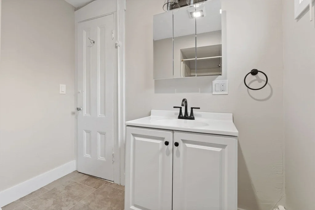 1 bed, 1 bath apartment for rent at 26 High St Unit 1R, Methuen — photo 13 of 26