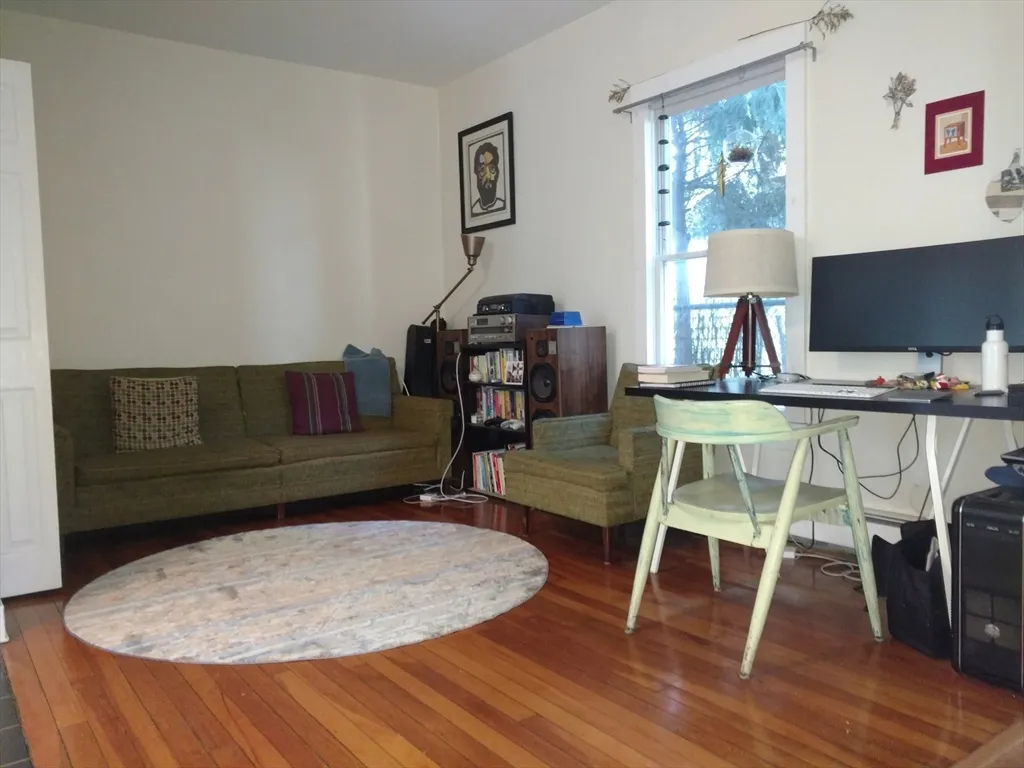 Studio bed, 1 bath apartment for rent at 26 Hingham Unit 2, Riverside — photo 3 of 11