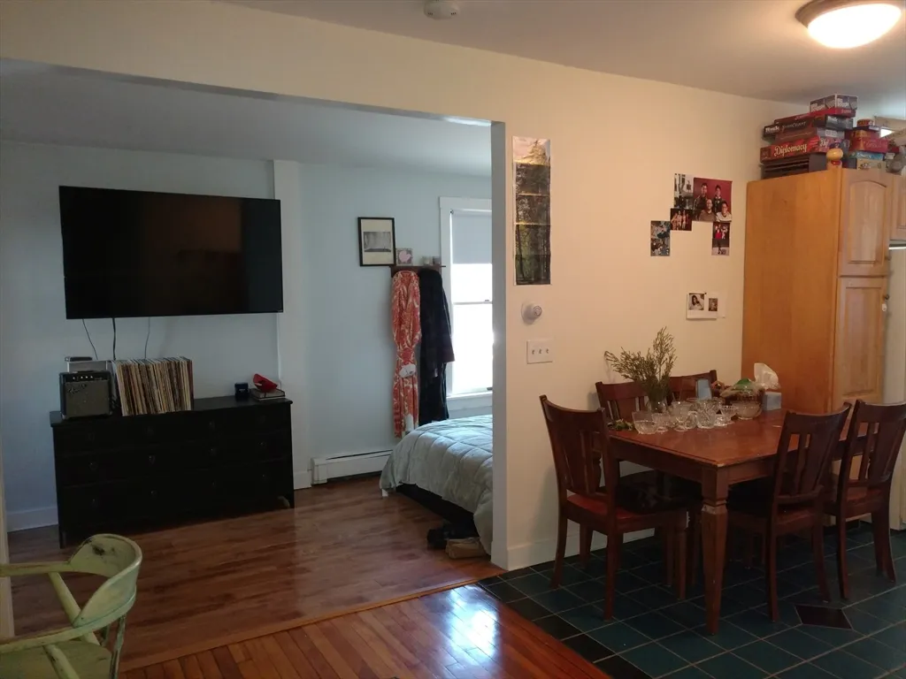 Studio bed, 1 bath apartment for rent at 26 Hingham Unit 2, Riverside — photo 5 of 11
