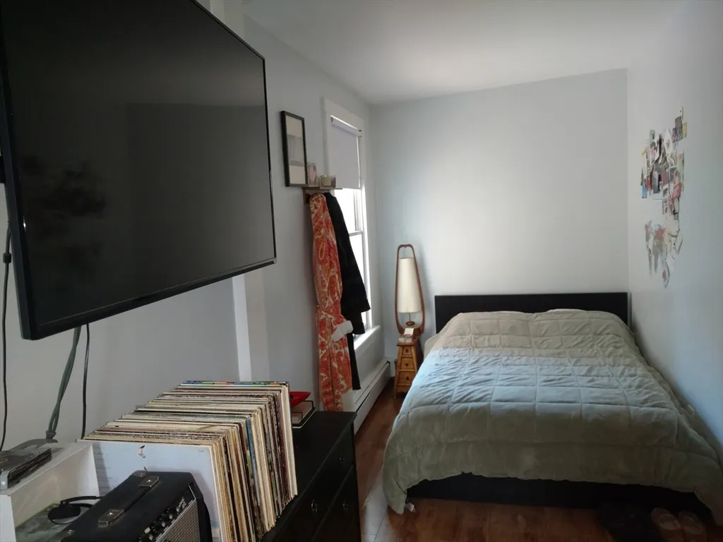 Studio bed, 1 bath apartment for rent at 26 Hingham Unit 2, Riverside — photo 6 of 11