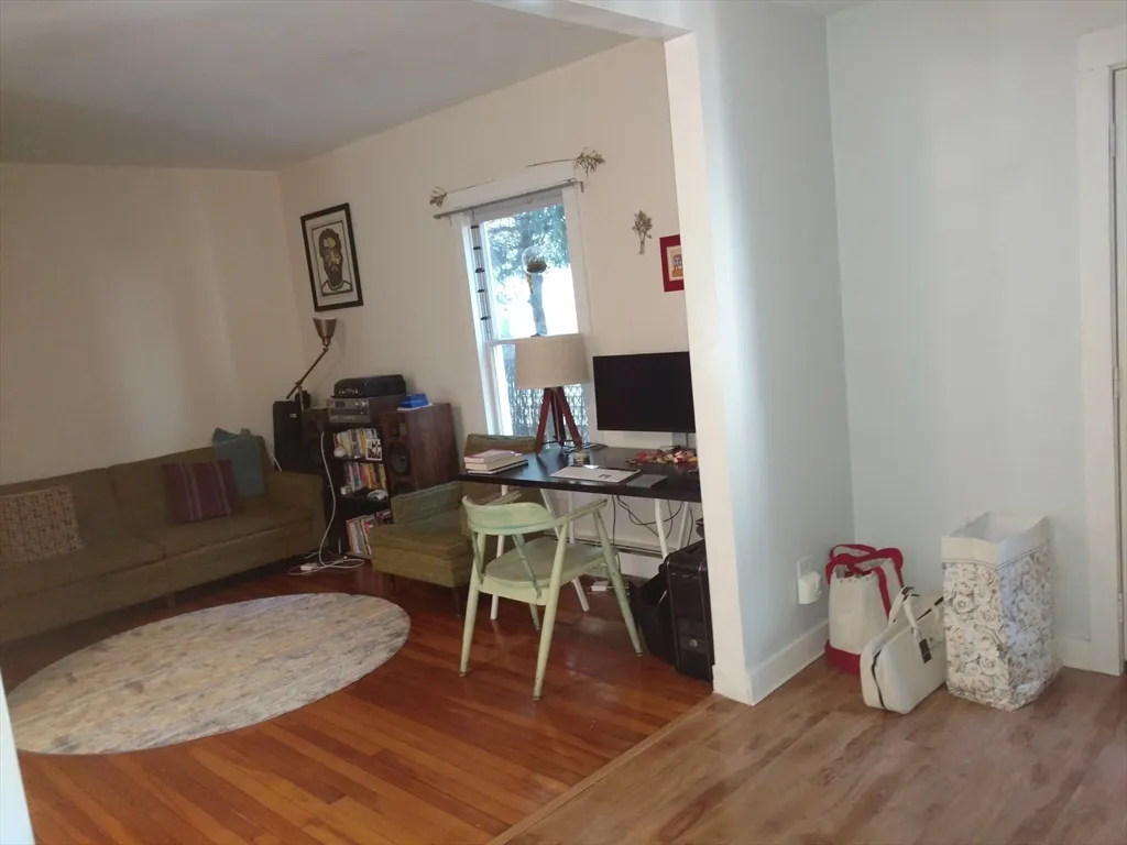 Studio bed, 1 bath apartment for rent at 26 Hingham Unit 2, Riverside — photo 7 of 11