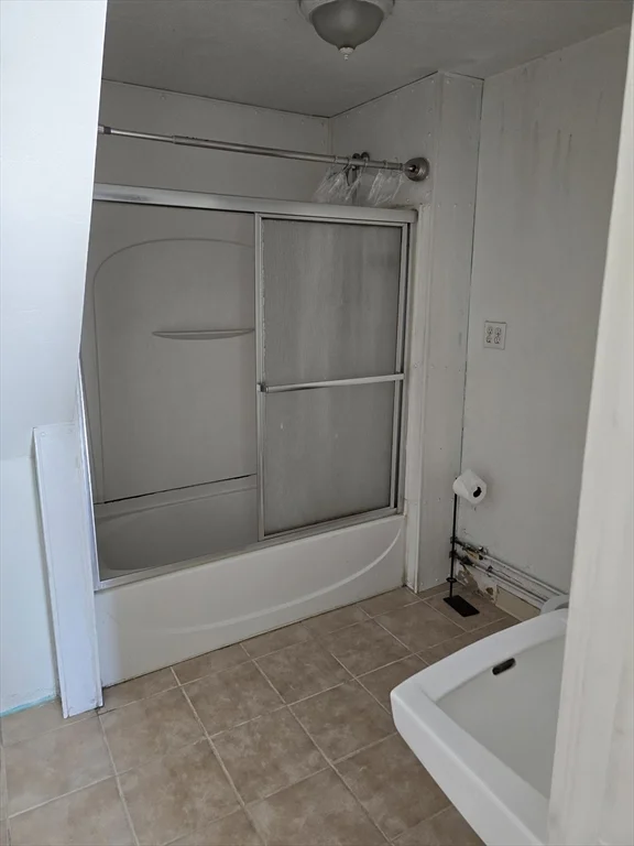 3 bed, 1 bath apartment for rent at 26 John Unit 3, Downtown — photo 6 of 7