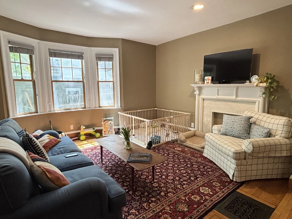 3 bed, 2 bath apartment for rent at 26 Kilsyth Rd Unit 26, Brookline Hills — photo 2 of 20