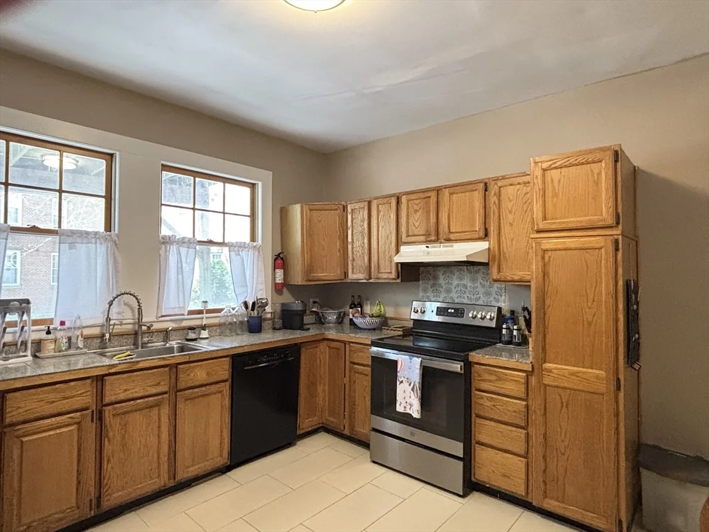 3 bed, 2 bath apartment for rent at 26 Kilsyth Rd Unit 26, Brookline Hills — photo 11 of 20