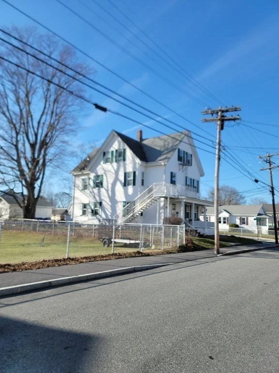 3 bed, 1 bath apartment for rent at 26 Kilton St Unit 1, Taunton — photo 5 of 20