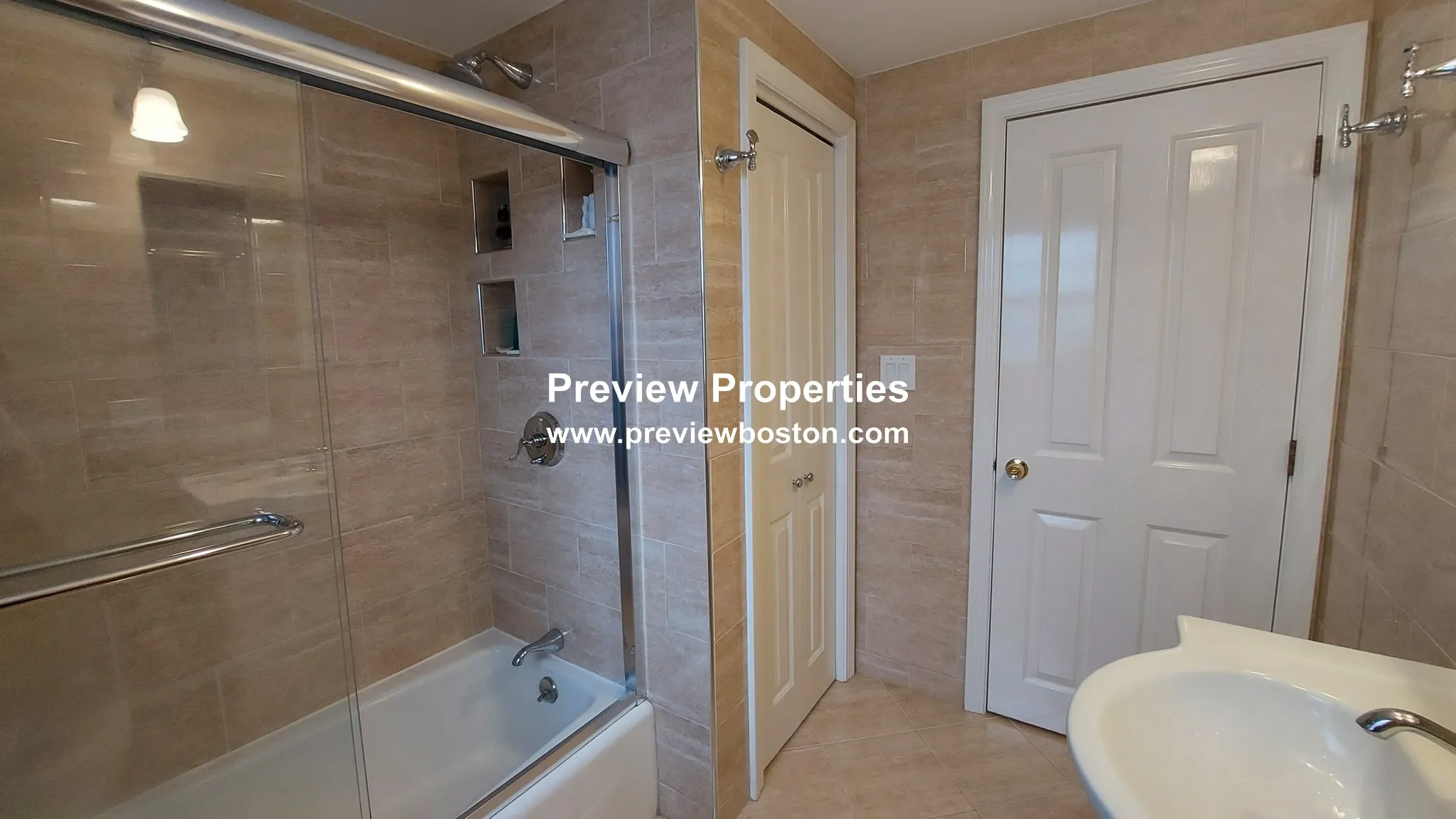 2 bed, 1 bath apartment for rent at 26 Lake Shore Ct Unit 1P, Oak Square — photo 7 of 15