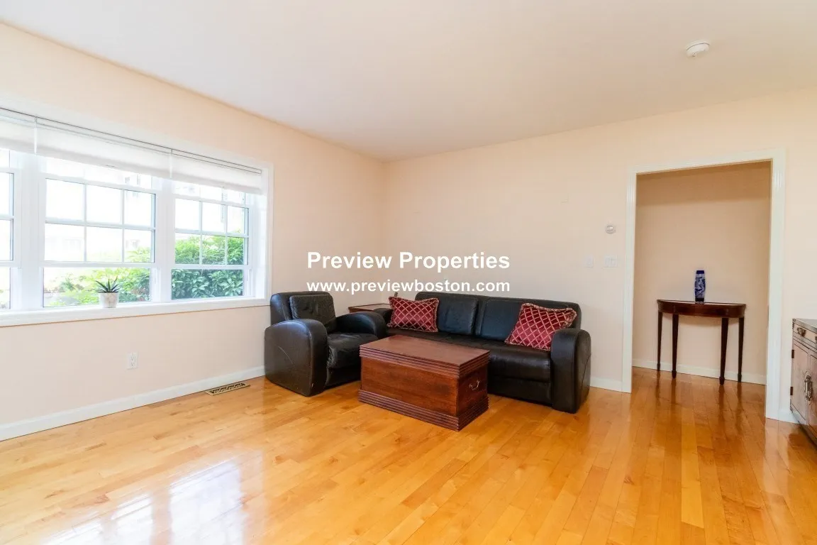 2 bed, 1 bath apartment for rent at 26 Lake Shore Ct Unit 1P, Oak Square — photo 10 of 15