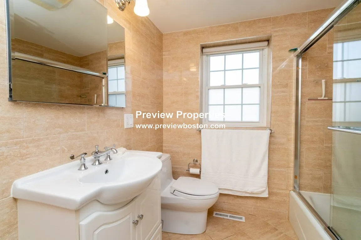 2 bed, 1 bath apartment for rent at 26 Lake Shore Ct Unit 1P, Oak Square — photo 6 of 15