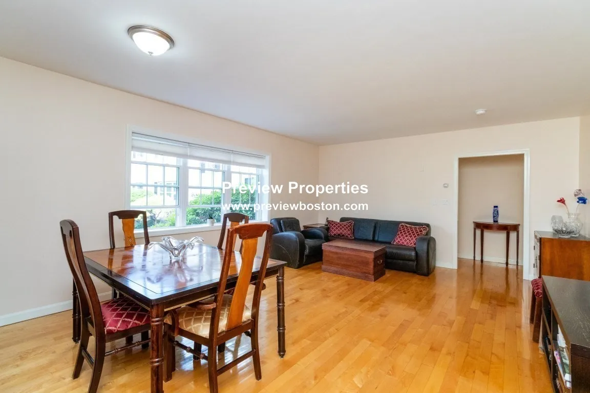 2 bed, 1 bath apartment for rent at 26 Lake Shore Ct Unit 1P, Oak Square — photo 8 of 15