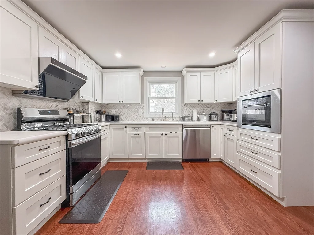 3 bed, 2 bath apartment for rent at 26 Lee Rd Unit 16, Sharon — photo 2 of 24