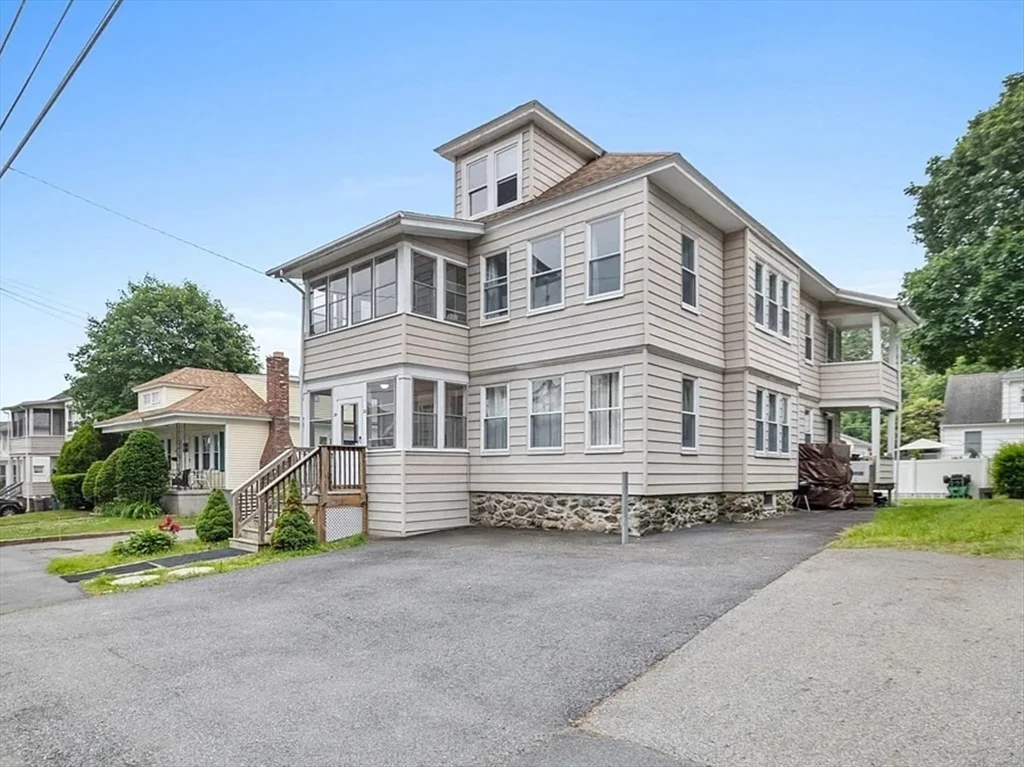 2 bed, 1 bath apartment for rent at 26 Lincoln St Unit 26, North Andover — photo 1 of 14