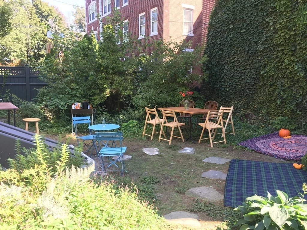 1 bed, 1 bath apartment for rent at 26 Linnaean St Unit 4, Neighborhood Nine — photo 6 of 10