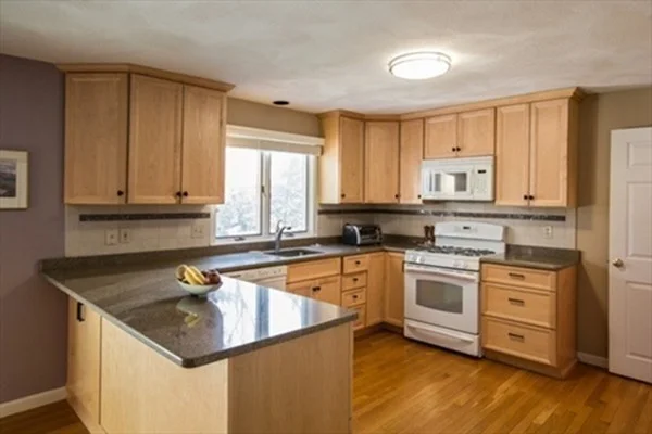 3 bed, 2 bath apartment for rent at 26 Lothrop St Unit 26, Newton — photo 4 of 18