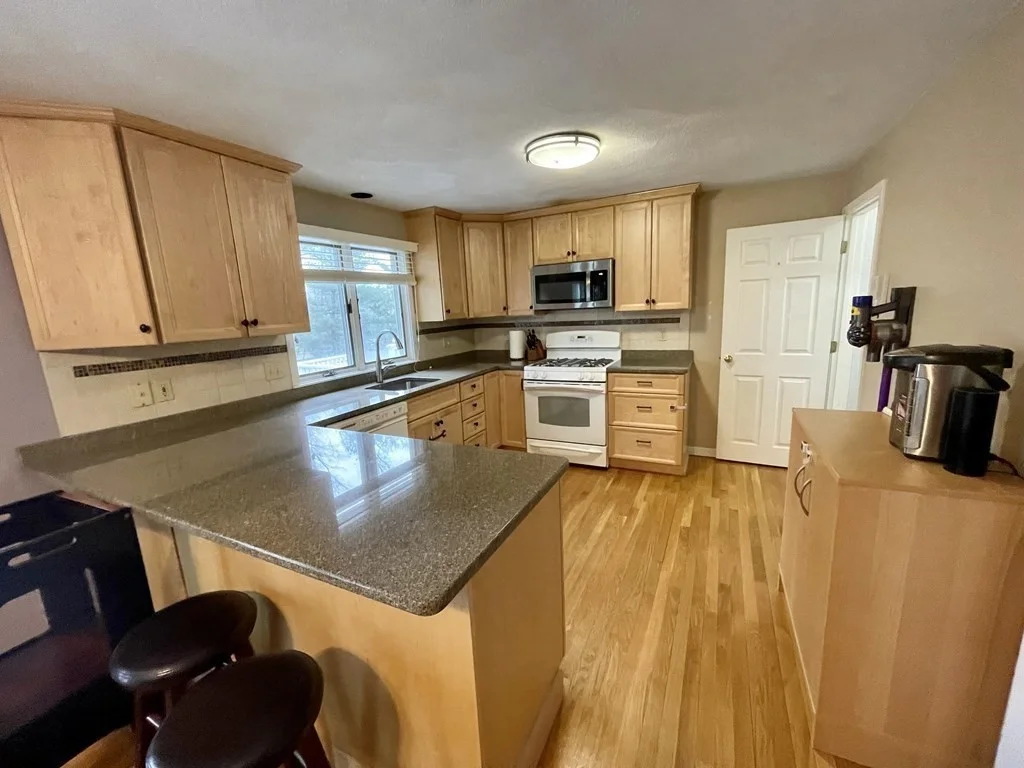 3 bed, 2 bath apartment for rent at 26 Lothrop St Unit 26, Newton — photo 5 of 18