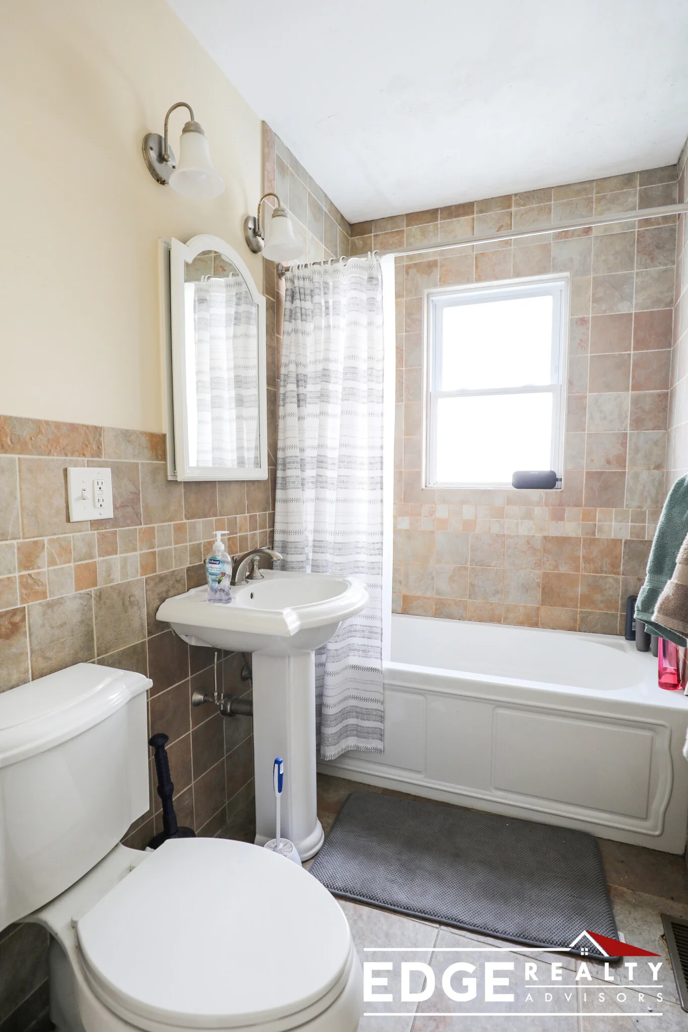 3 bed, 2 bath apartment for rent at 26 Matchett St Unit 1, Brighton — photo 9 of 12