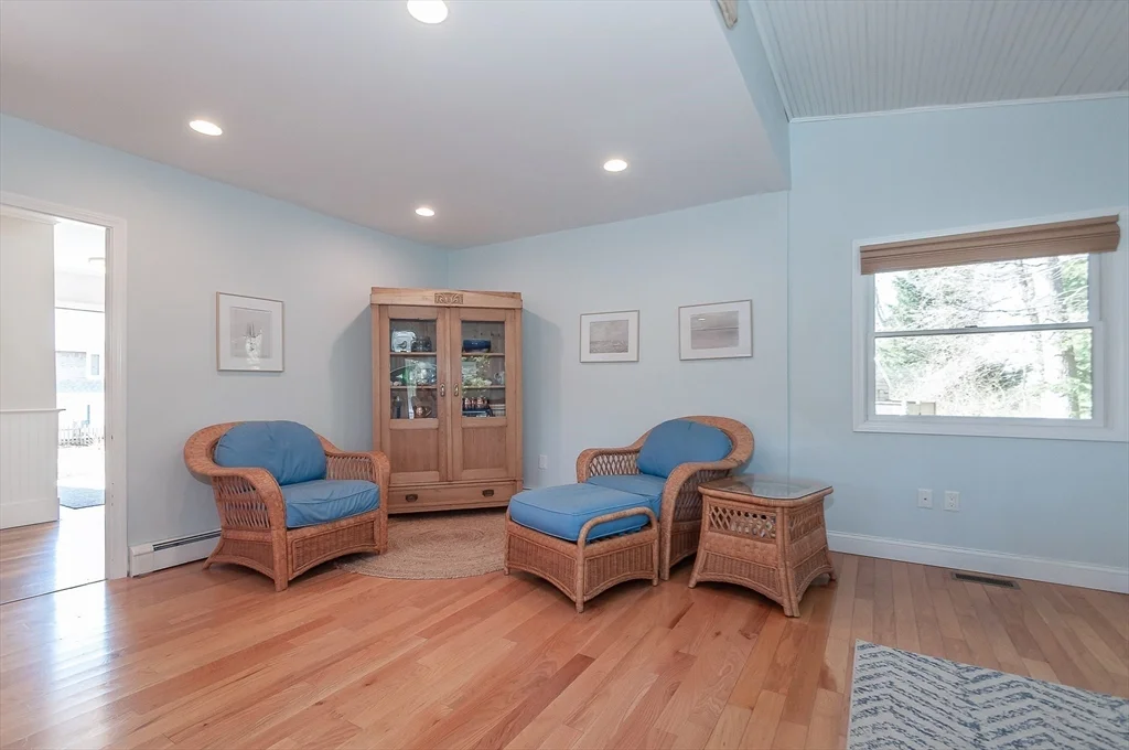5 bed, 2 bath apartment for rent at 26 Mattakiset Rd, Antassawamock — photo 15 of 33