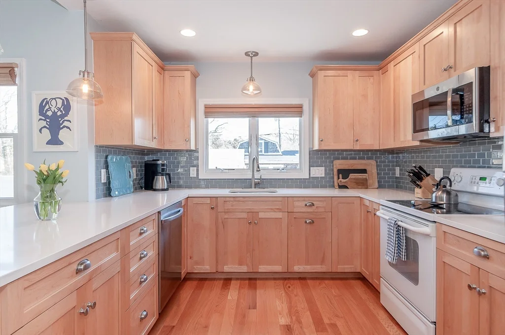 5 bed, 2 bath apartment for rent at 26 Mattakiset Rd, Antassawamock — photo 13 of 33